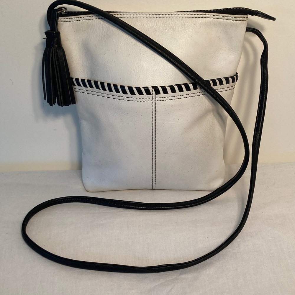 Ili New York tassel White and Black Crossbody Bag